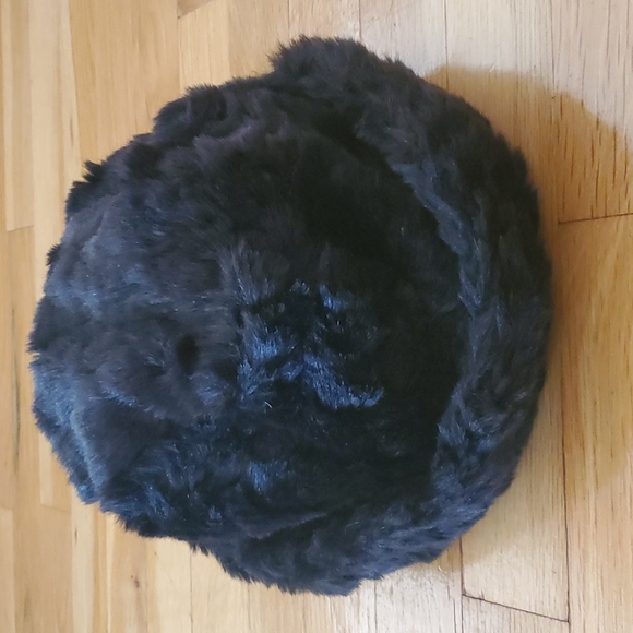 BLACK RIMMED HAT - Picture 2 of 4